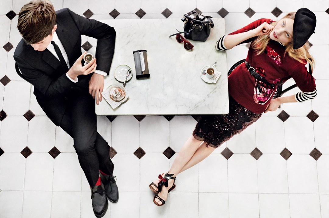 most-romantic-restaurants-in-paris-00-holding